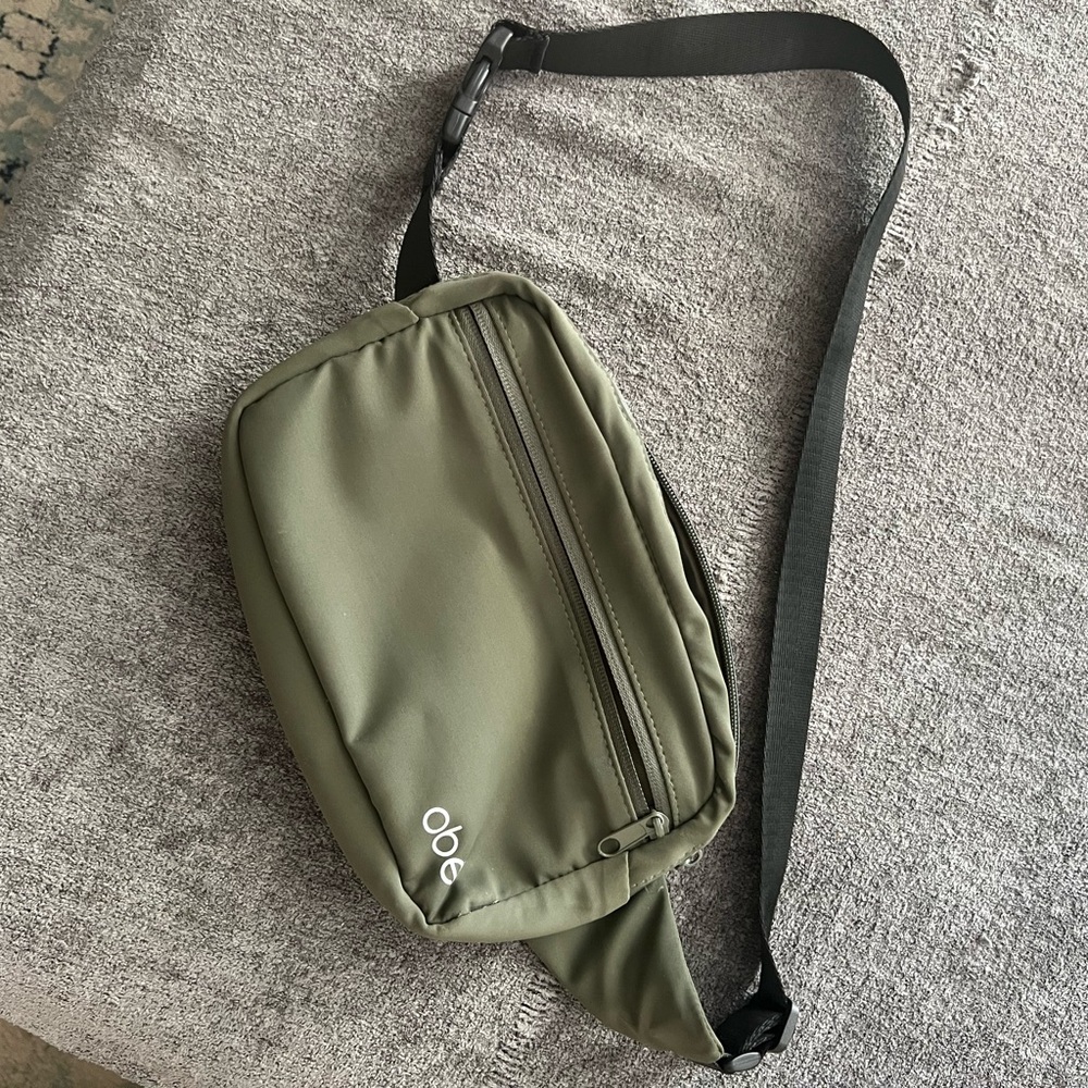 Obé crossbody belt bag